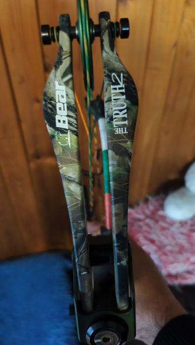 Продавам лък на марката Bear TRUTH2  доста запазен