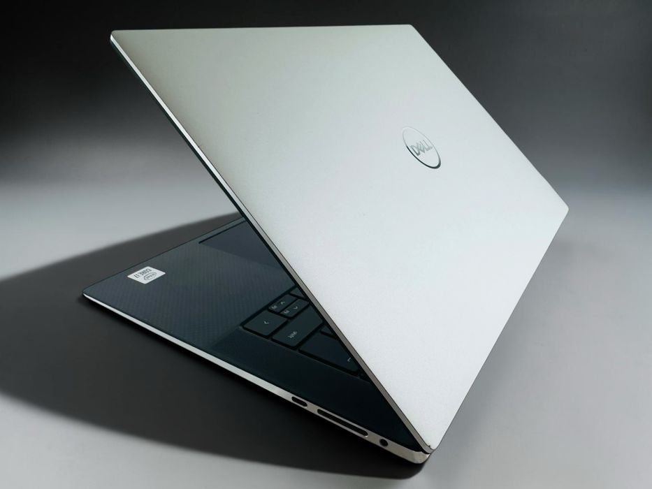 DELL XPS 9500 15.6' Full HD+ Core i7-10750H 16GB DDR4 512GB NVMe Win 11 Nvidia GTX 1650 Ti 4GB Супер състояние! Гаранция!