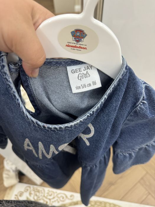 Продам платье для девочки 5-6 лет