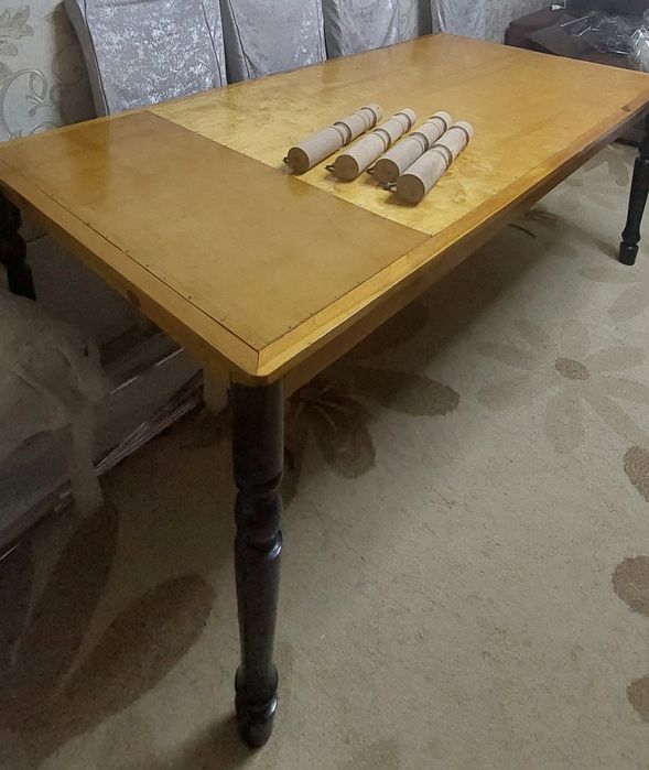 продам стол, верх фанера, есть короткие ножки и длинные