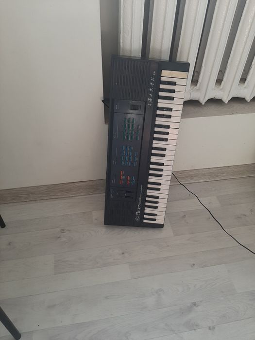 Продам синтезатор детский