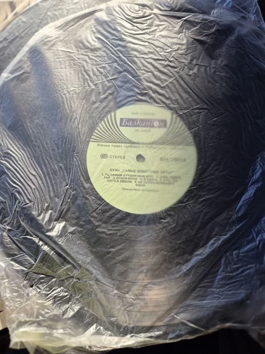 Продам пластинку Queen