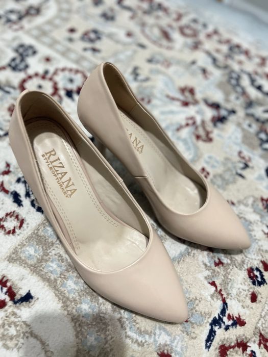 Туфли бежевого цвета ,3000тг