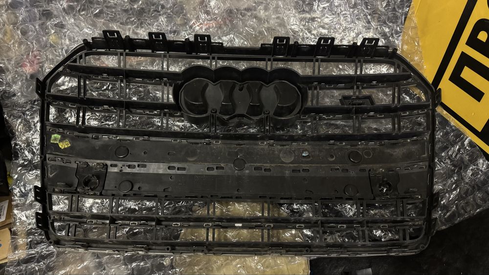 Предна централна решетка за Ауди S6 C7 face