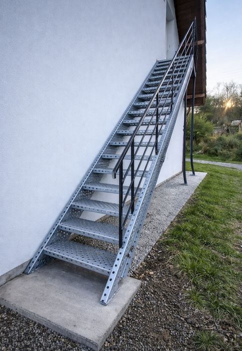 Scari metalice galvanizate