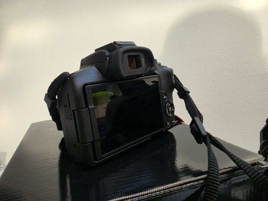 Canon EOS R50 Mirrorless + 18-45mm + Hoya Polarizare + Geantă + Card 64GB