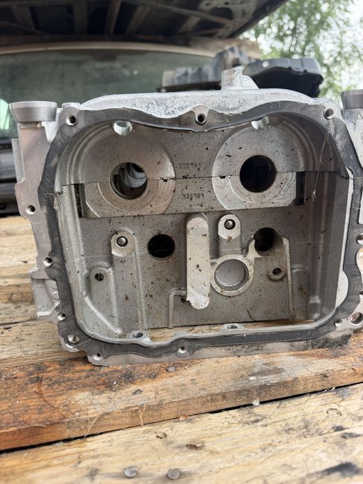 Цилиндрова глава с клапани (без валове) Mercedes M260 2.0L A2600105400 R2600162001