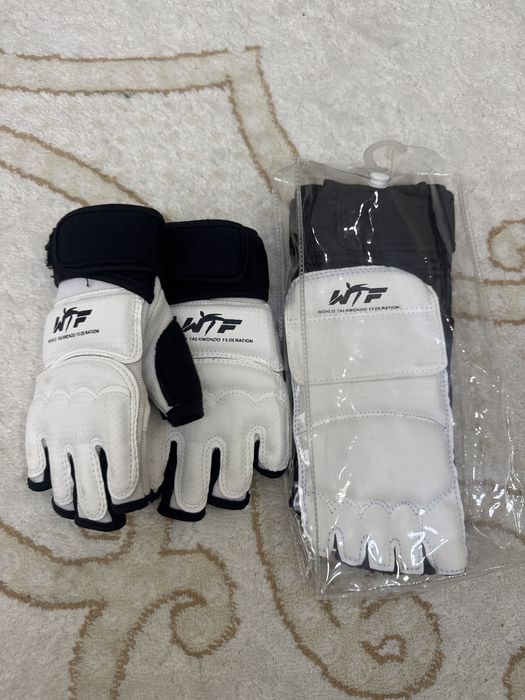 Перчатки и носки