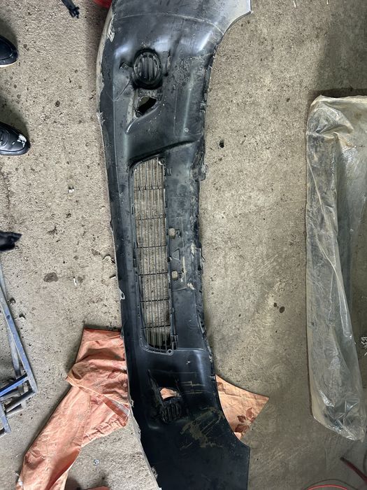 Передний и задний бампера на Toyota Hilux 2011-15 годов