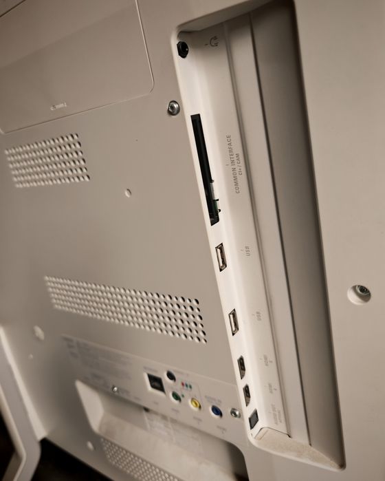 Телевизор Philips Ambilight TV

Phi