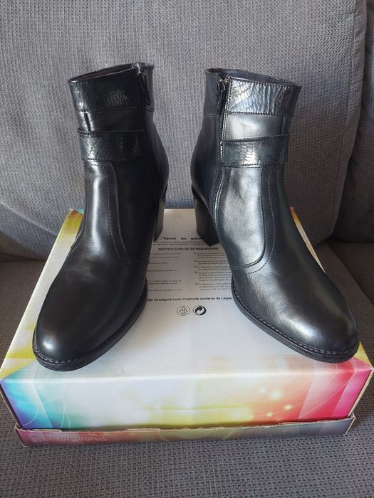 Ghete scurte piele mărimea 40