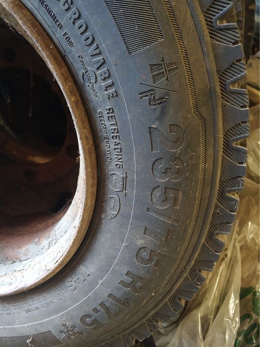 Vand 4 cauciucuri Continental 235/75 R17,5 tractiune plus jante