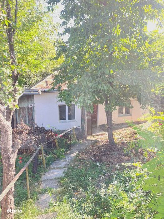 EXCLUSIVITATE BLITZ – Casa Batraneasca Demolabila + Teren 2.100 mp d