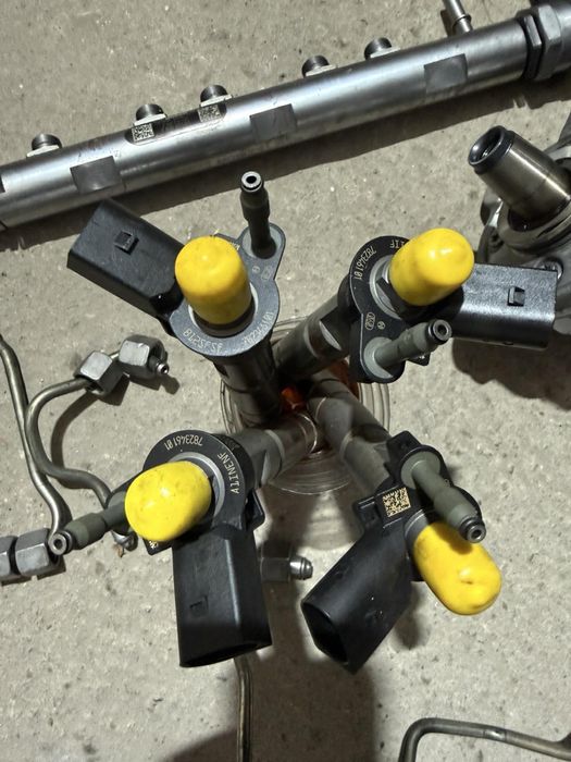 Помпа,дюзи,рейл за бмв 2.5 дизел 218 кс