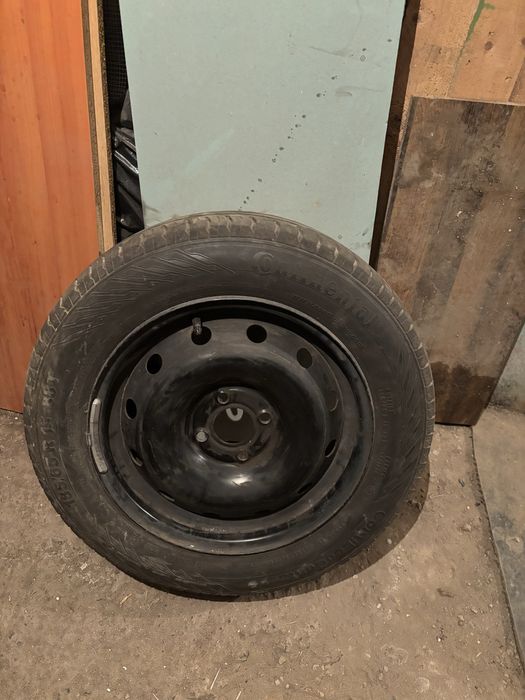 Vand jenti de tabla cu cauciucuri de vara 185 pe15