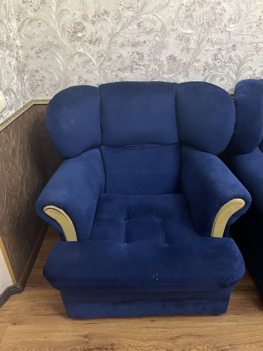 Диван раскалдной с креслами