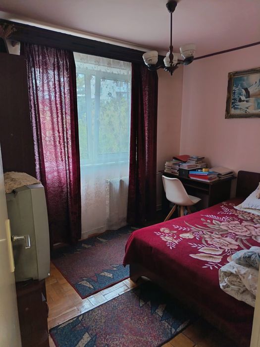 vand apartament 3 camere
