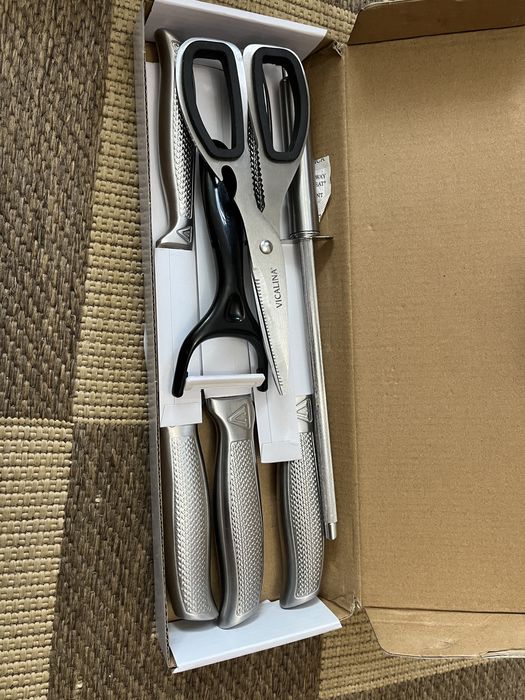 Продам набор кухоных ножей VICALINA