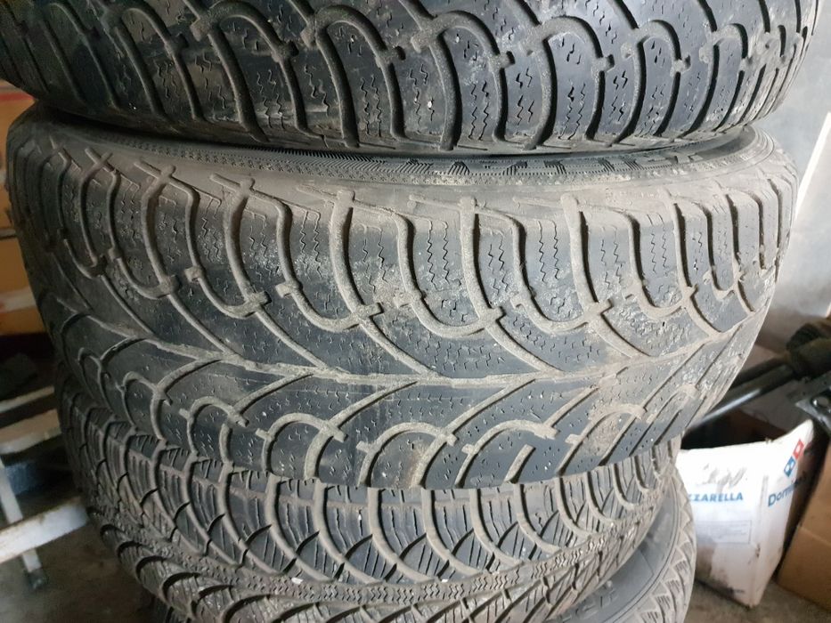 Алуминиеви джанти 14" със зимни гуми 175/65/14

Алуминиеви джанти:
-Цо