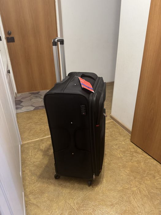 Продам чемодан новый