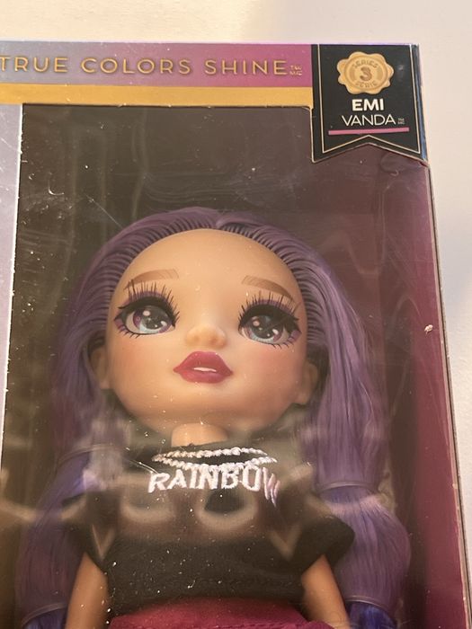 Papusa Rainbow, Emi