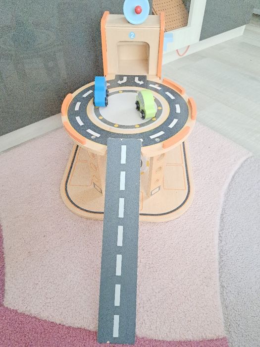 Дървена писта с коли (дървени играчки)