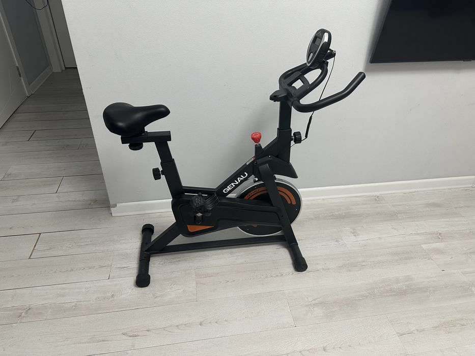 Велотренажер продам