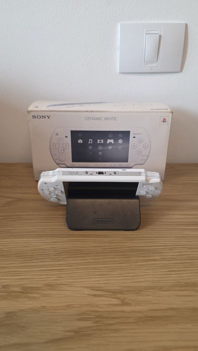 Sony PSP 2000, Modat, 550 jocuri, consola 9 în 1,  gata de joacă