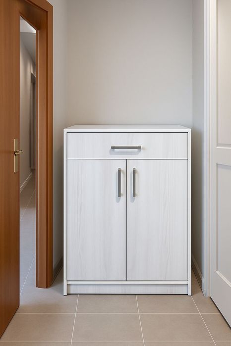 Kamod kiyimlar uchun shkaf obuvnitsa