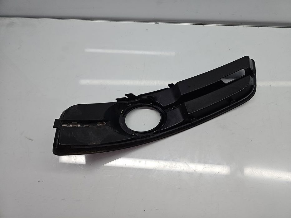 Grila proiector dreapta AUDI A3 Sportback (8PA) [Fabr 2004-2013] Hatch