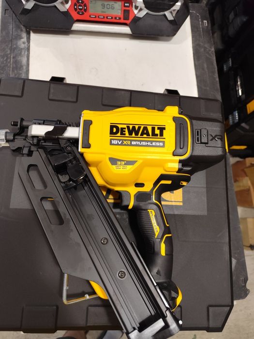 Топ цена пистолет такер за пирони гвоздеи Девалт DeWALT DCN930P2  18V