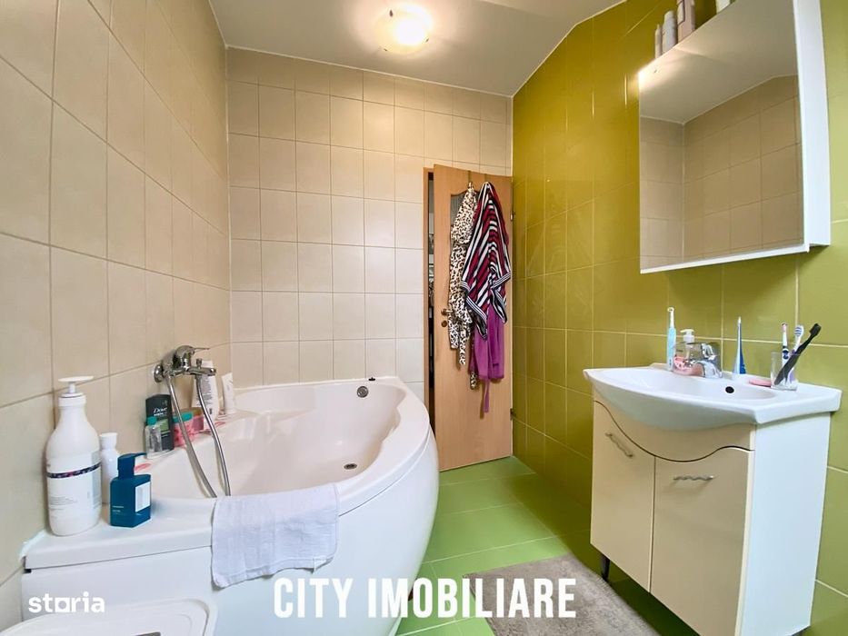 Pret excelent! Apartament 3 camere, 64 mp + balcon, mobilat, Buna Ziua