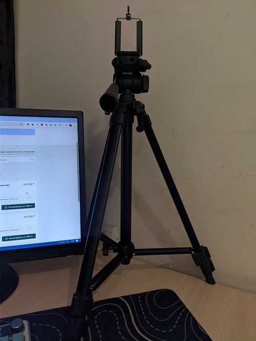 Качественный штатив для фотоаппарата или телефона