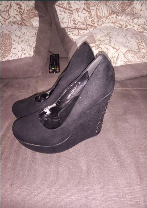 Продам туфли,две по цене одной