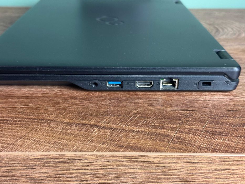 Лаптоп Fujitsu LifeBook E548 i5-8250U/8GB/256GB NVMe/14" FullHD/HDMI