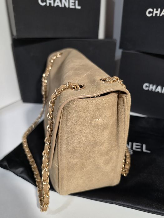 Налична чанта Chanel Maxi Flap
