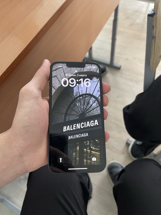 Айфон 13 в идеальном состояние