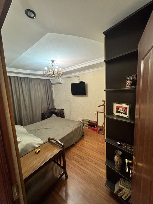 Срочно!! Продается 3х комнатная квартира,своя метро Космонавт