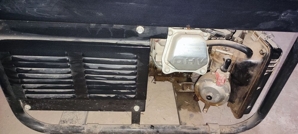 Движок  " Кипор" 2.5 кВ почти новый,Использован всего 3 мес.