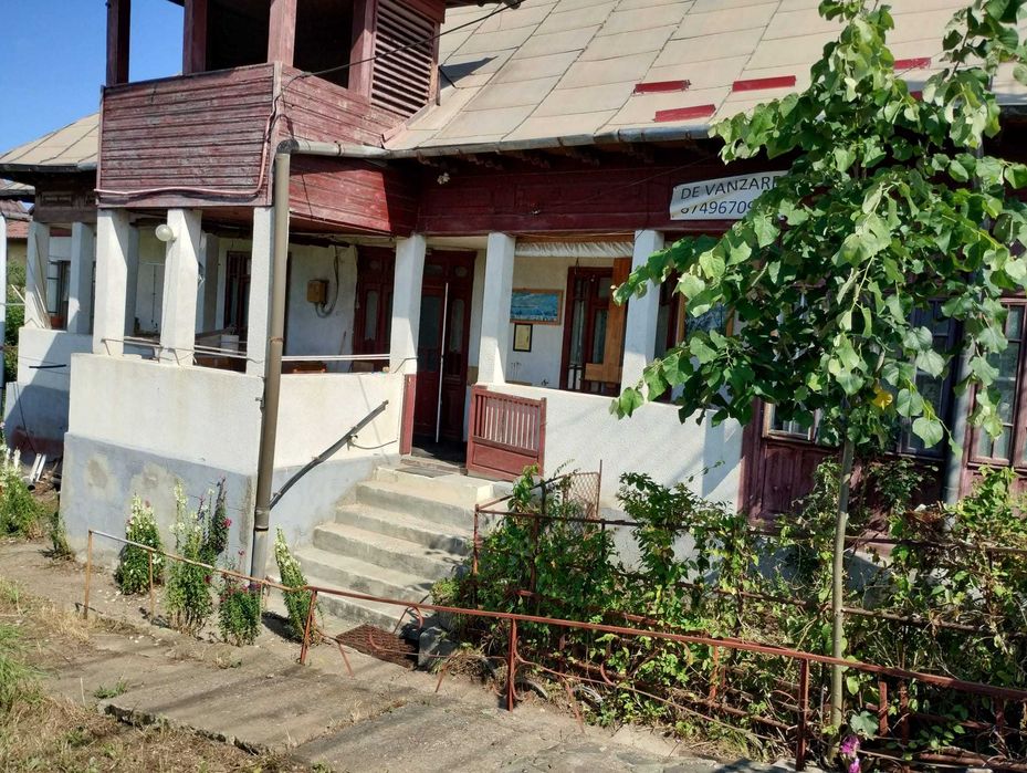 Casa batraneasca de vanzare