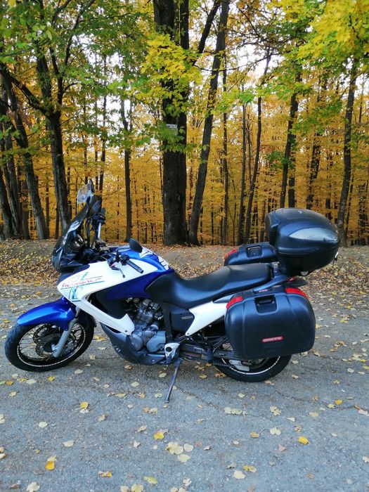 Vând honda transalp 700