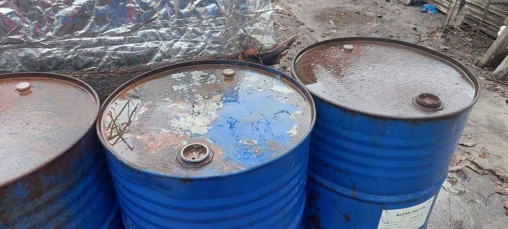 200-литровые бочки