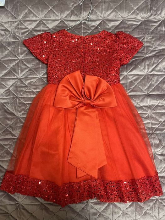 Прелестна червена рокля