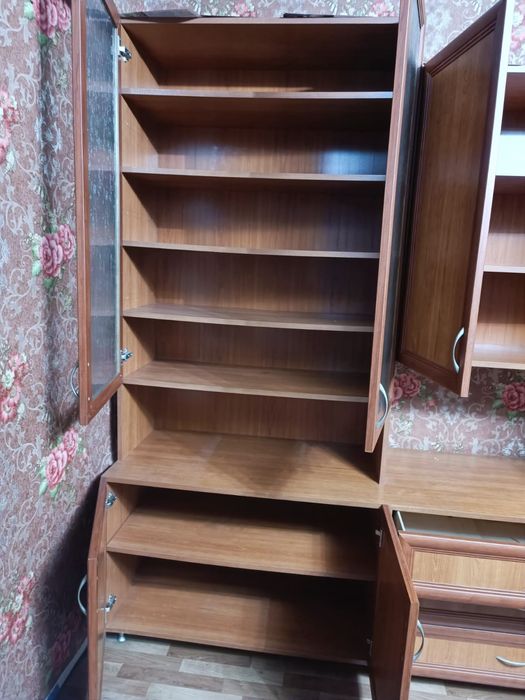 Шкаф для книг, посуды и других мелочей