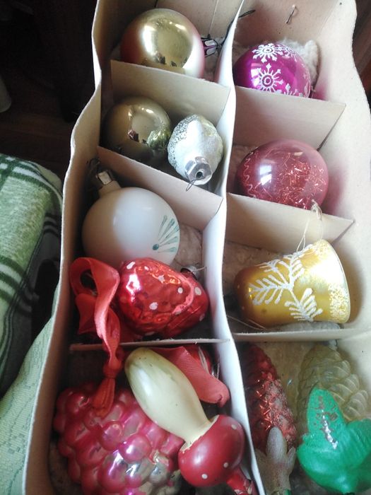 Игрушки новогодние разных гг.