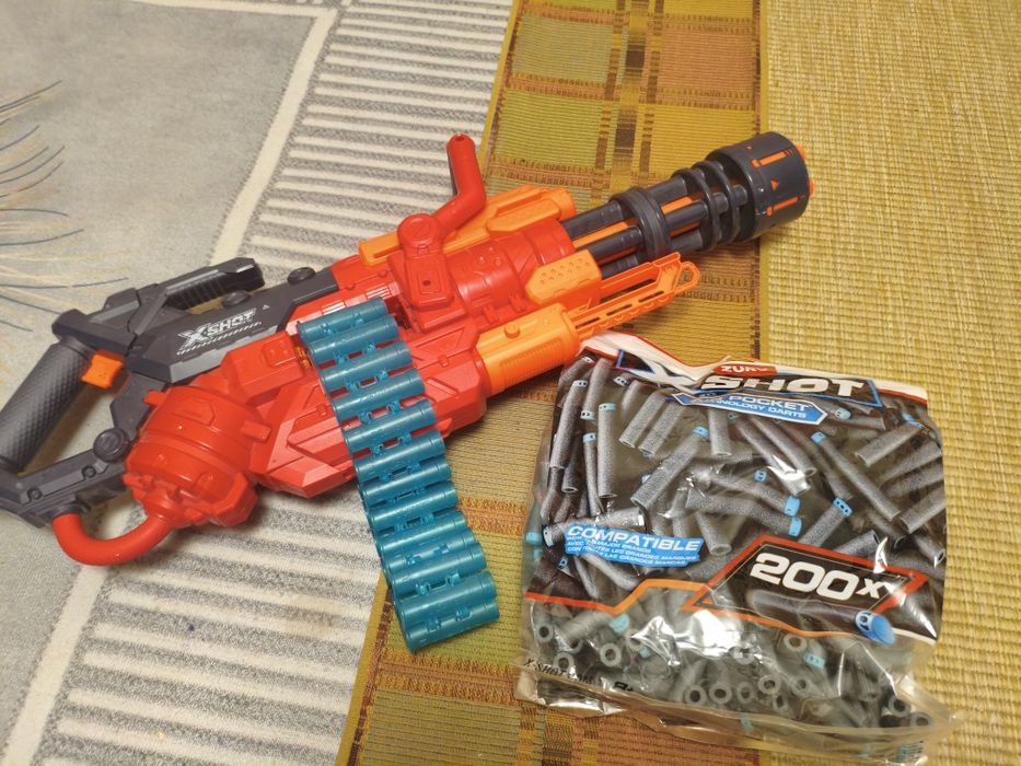 Бластер хshot есть 200 штук дротики. 8+