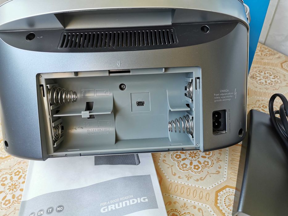 Vand aparat radio Grundig Music 85 DAB+,ca nou, pret 450 lei!