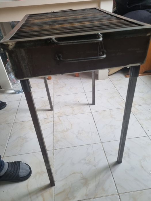 Vând grătar din oțel