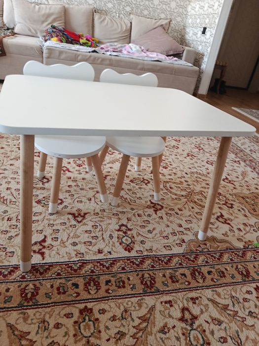 Детский стол с стульями