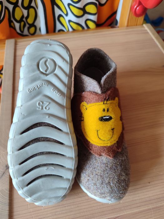 Нови пантофи вълна Superfit 25